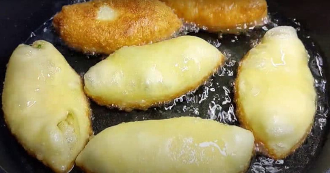 Не пиріжки, а справжнє ЗОЛОТО: всього 10 хвилин — і смакота на столі! Кефір, яйце та секрет пухкого тіста