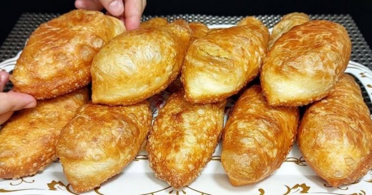 Не пиріжки, а справжнє ЗОЛОТО: всього 10 хвилин — і смакота на столі! Кефір, яйце та секрет пухкого тіста