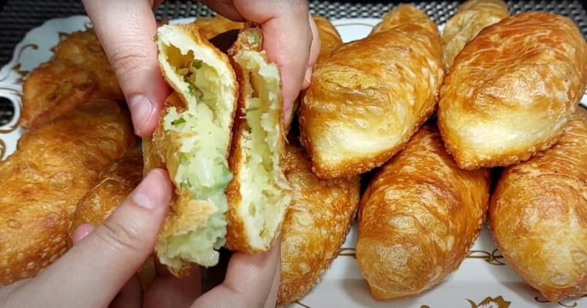 Не пиріжки, а справжнє ЗОЛОТО: всього 10 хвилин — і смакота на столі! Кефір, яйце та секрет пухкого тіста