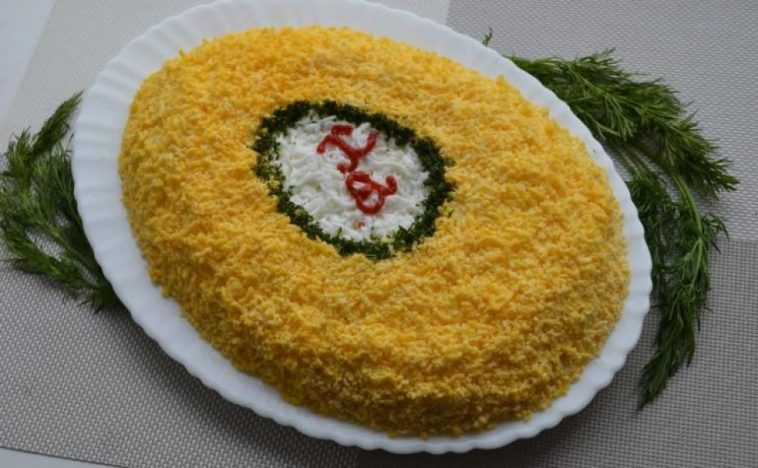 🥚 Великодній салат «Святкове яйце» — ніжний смак у кожному шарі!