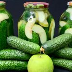 Мариновані огірки з яблуками без стерилізації: оригінальна зимова заготівля, яка підкорює з першої банки