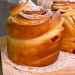Великодній крафін — ніжна, ароматна паска з хрусткою скоринкою: покроковий рецепт святкової випічки