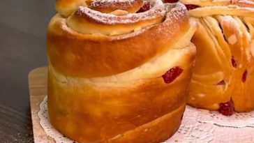 Великодній крафін — ніжна, ароматна паска з хрусткою скоринкою: покроковий рецепт святкової випічки