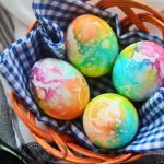 🌈 Великодня магія: як зробити райдужні яйця за допомогою серветок