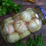 Як я мариную молодий часник на зиму — просто, швидко і смачно