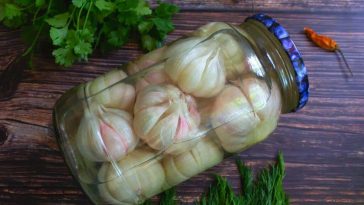 Як я мариную молодий часник на зиму — просто, швидко і смачно