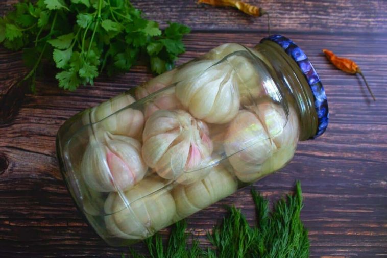 Як я мариную молодий часник на зиму — просто, швидко і смачно