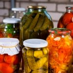 Чому здуваються банки з консервацією: основні помилки, яких слід уникати