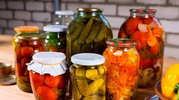 Чому здуваються банки з консервацією: основні помилки, яких слід уникати