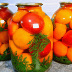 Помідори на зиму, які всі просять знову: простий, але неймовірно смачний рецепт