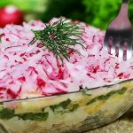 Ніжний Великодній салат, що підкорює з першої ложки — ідеальна страва для святкового столу!