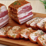 💥 Секрет від бабусі: сало в цибулинному лушпинні — смачніше, ніж із духовки!