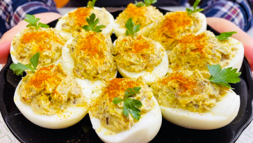 Фаршировані яйця "На мільйон": улюблена святкова закуска, яка зникає зі столу миттєво!