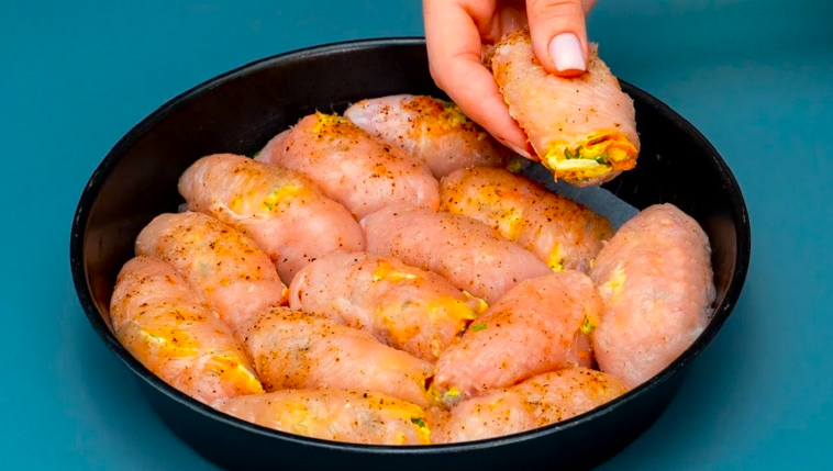 Святкові курячі рулетики з сирною начинкою – смакота для Великодня!