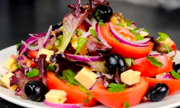 🌿 Салат «Гармонія» — без майонезу, але з повнотою смаку! Подруги в захваті!