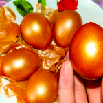 «Золоті» яйця без зайвих зусиль: простий спосіб фарбування в цибулинні з wow-ефектом