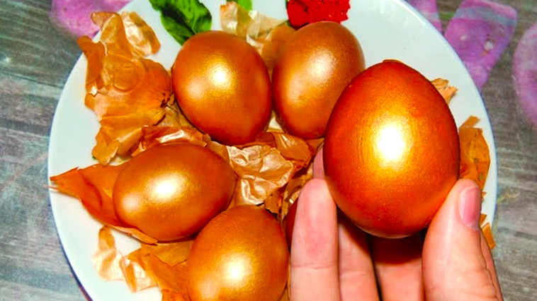 «Золоті» яйця без зайвих зусиль: простий спосіб фарбування в цибулинні з wow-ефектом