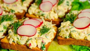 Не встигала доносити до столу! Проста, але шалено смачна намазка на Великдень