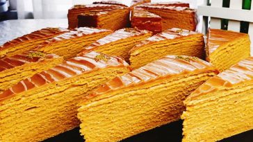 Великодній медовик: справжній скарб на святковому столі!