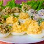 Гості будуть у захваті! Фаршировані яйця по-новому — 3 неймовірно смачні начинки