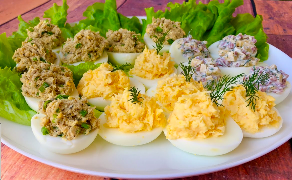 Гості будуть у захваті! Фаршировані яйця по-новому — 3 неймовірно смачні начинки