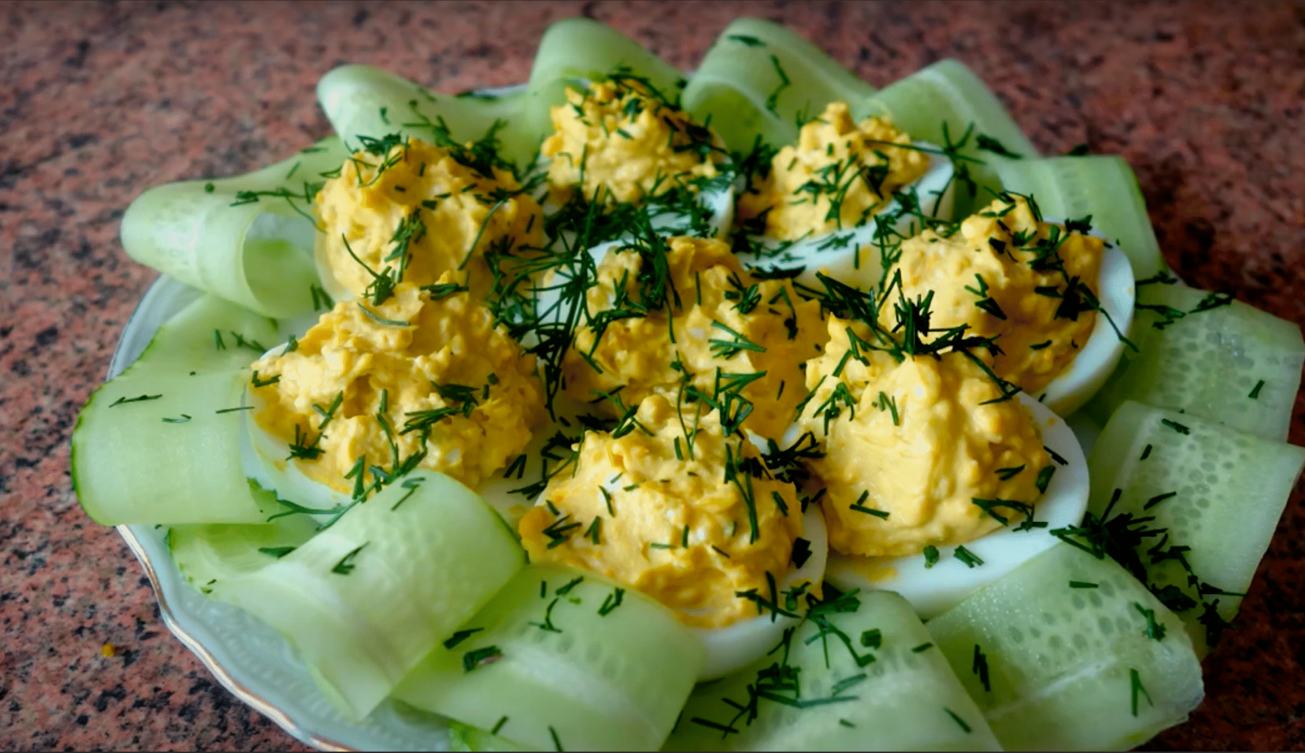 Навіть бутерброди відпочивають! Фаршировані яйця сиром - новий "хіт" святкового столу