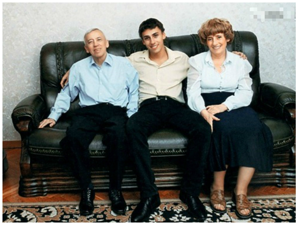 Останній притулок батьків Максима Галкіна: чому сьогодні він виглядає занедбаним?