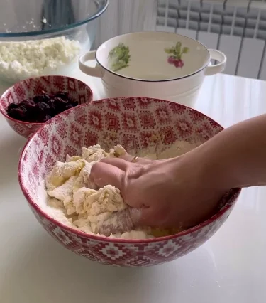 Найсмачніший сирний пиріг: ароматний десерт, який підкорить кожного!