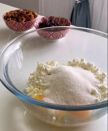 Найсмачніший сирний пиріг: ароматний десерт, який підкорить кожного!