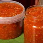 Домашня аджика з томатів та перцю – смачна, ароматна, пікантна!