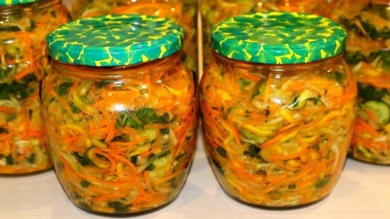 Пікантний зимовий салат з кабачками, огірками та морквою по-корейськи