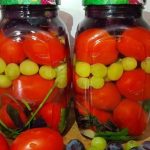 Мариновані помідори з виноградом на зиму – справжній смаковий сюрприз!