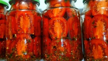 Мариновані помідори половинками на зиму – смачно, яскраво і без зайвих спецій