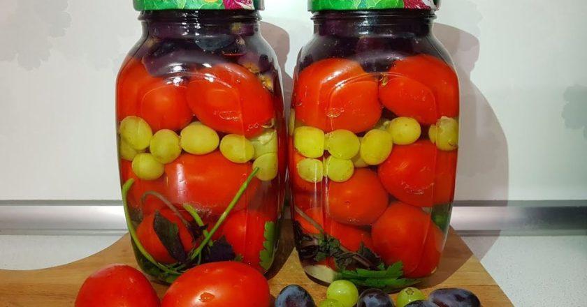 Мариновані помідори з виноградом на зиму – справжній смаковий сюрприз!
