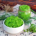 Паста з часникових стрілок — ароматна літня приправа всього з трьох інгредієнтів