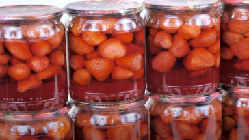 Полуниця у власному соку на зиму — всього два інгредієнти!