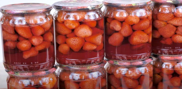 Полуниця у власному соку на зиму — всього два інгредієнти!