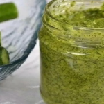 Ароматний соус із огірків — ідеальний до м’яса, овочів, салатів і навіть до хліба! Збережіть собі рецепт