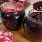 Ароматне варення-желе з чорної смородини: без кісточок, густе, мов шовк