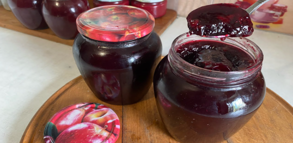 Ароматне варення-желе з чорної смородини: без кісточок, густе, мов шовк