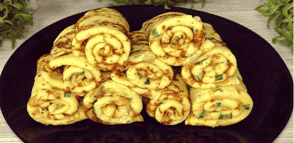 Ситні млинці з сиром і зеленню — смачна ідея на будь-який час дня