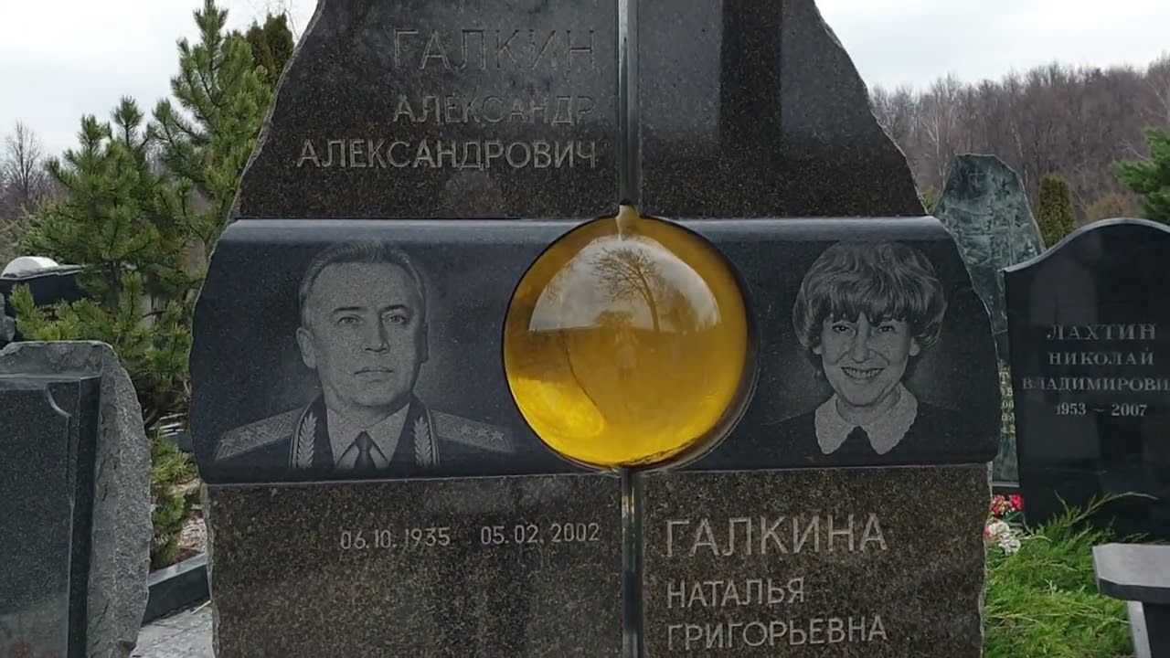 Останній притулок батьків Максима Галкіна: чому сьогодні він виглядає занедбаним?