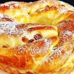 Смачний пиріг, як у мами: готую з простих продуктів, що завжди під рукою