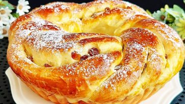 Смачний пиріг, як у мами: готую з простих продуктів, що завжди під рукою