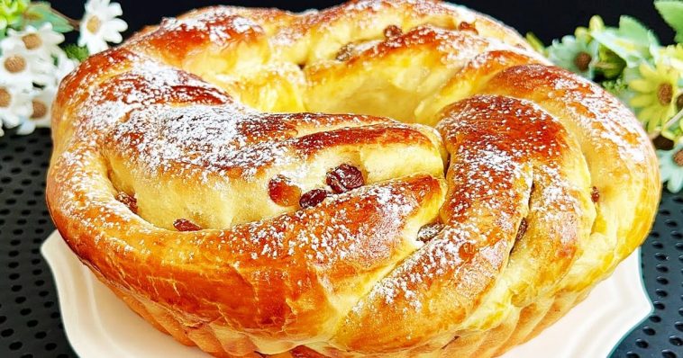 Смачний пиріг, як у мами: готую з простих продуктів, що завжди під рукою