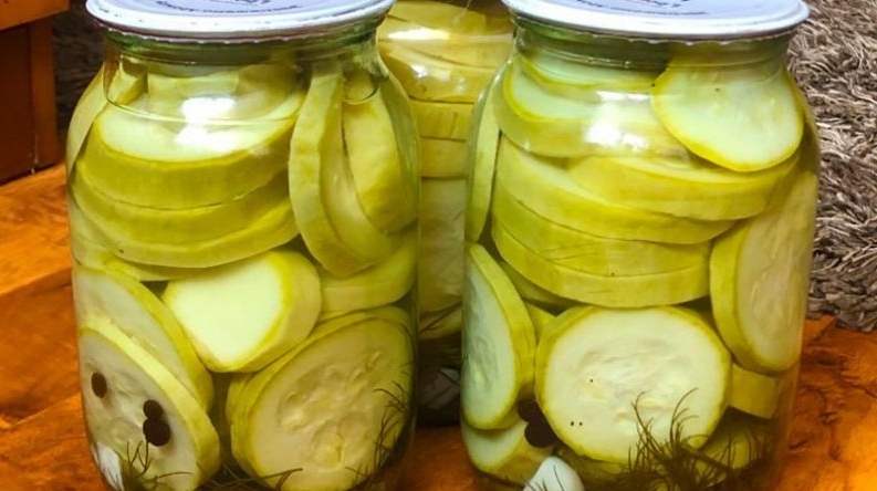 Хрусткі мариновані кабачки з часником — ідеальна закуска до будь-якої страви