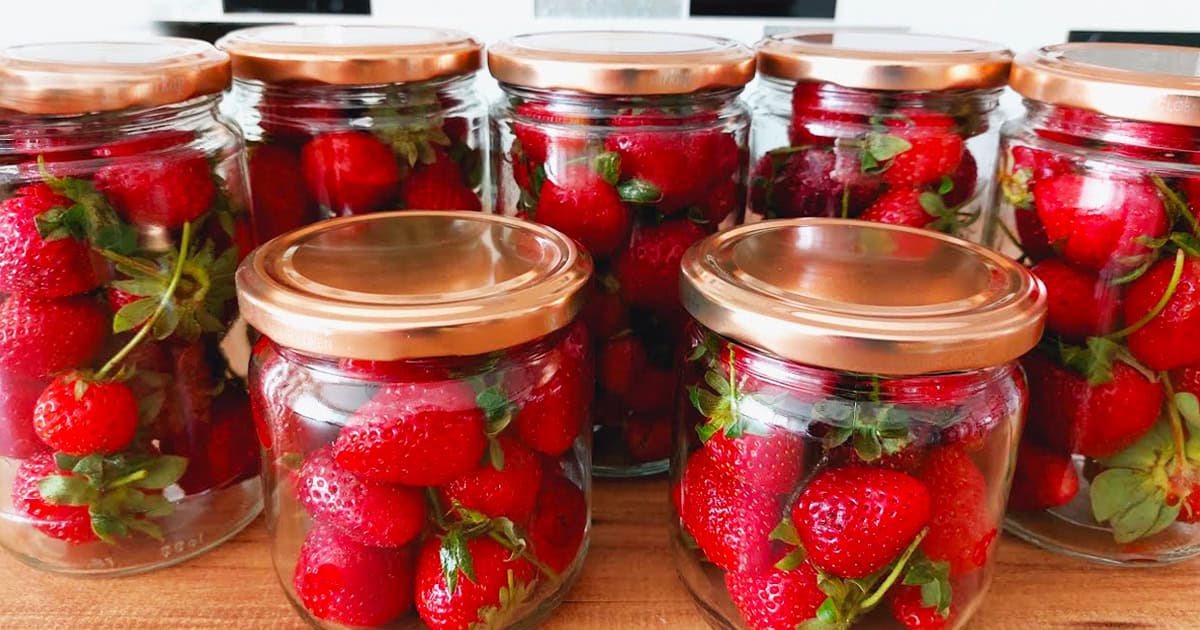 Секрет моєї зимової полуниці: як я зберігаю ягоди свіжими цілих 2 роки!