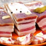 Солене сало в розсолі без варіння: найніжніша домашня закуска