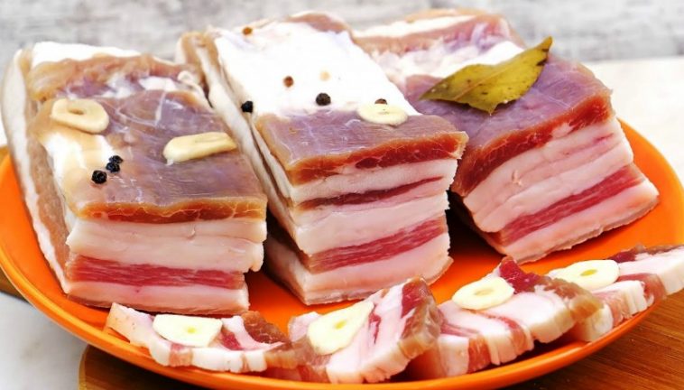 Солене сало в розсолі без варіння: найніжніша домашня закуска