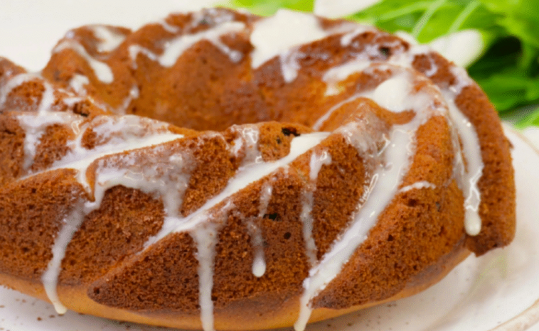 Спробувала спекти — пирога не стало за 15 хвилин! “Чарівний” медовий манник